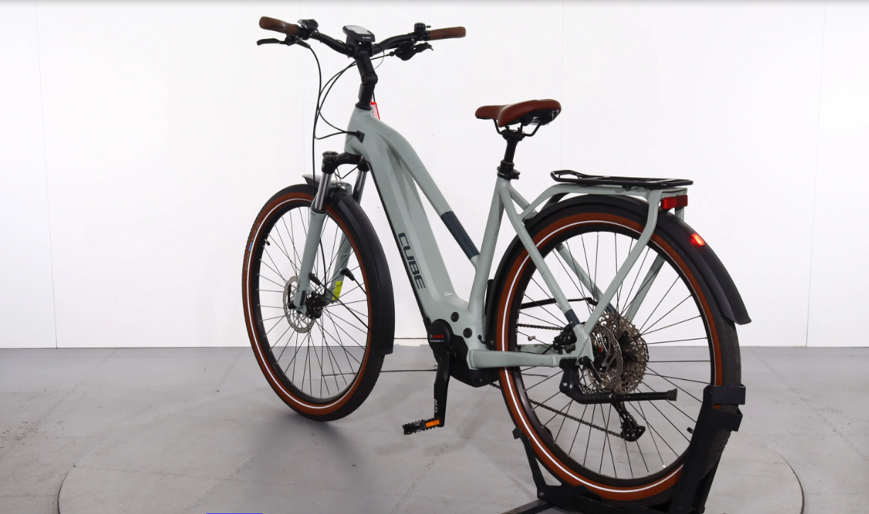 Cube Touring Hybrid Pro    Jahr 2022